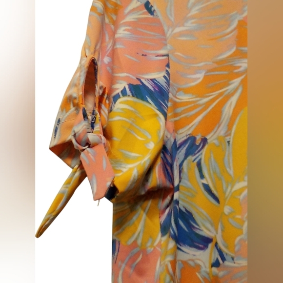 Caribbean Joe - Tropical Floral Pattern, Short Sleeve W/ Tie Accent, Size Medium - Picture 11 of 15